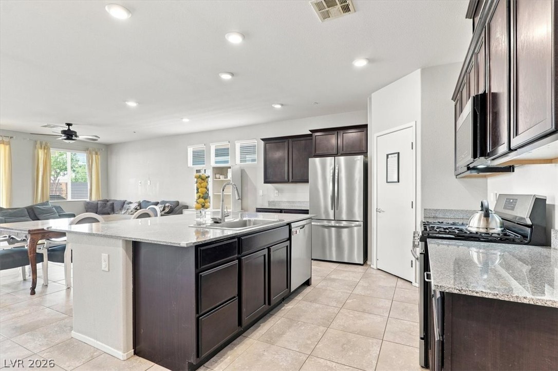 Photo 18 of 32, 2128 Del Aqua Avenue