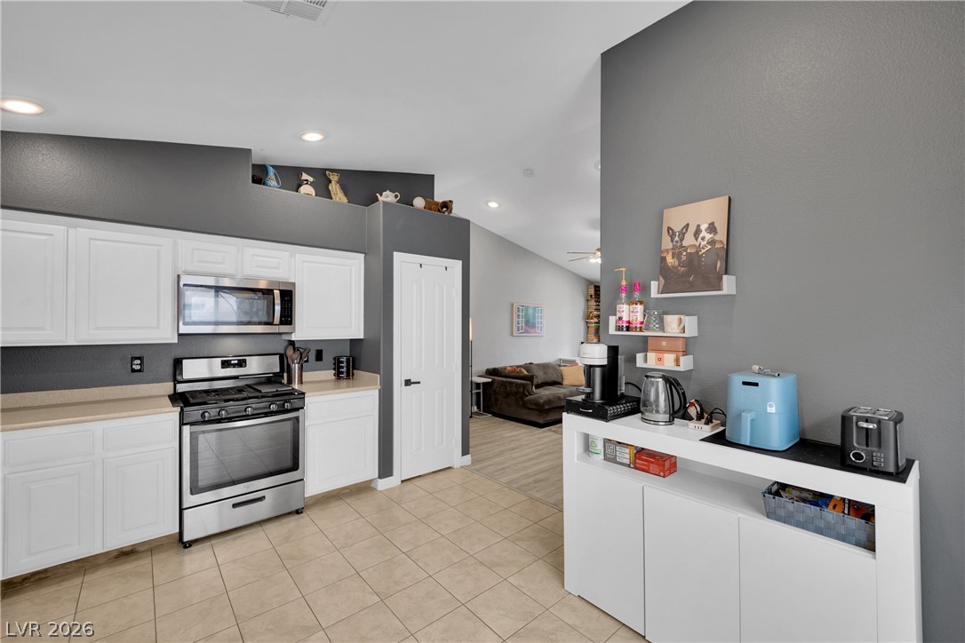 Photo 10 of 23, 9305 Cranesbill Court