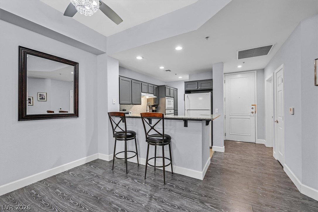 Photo 7 of 36, 59 E Agate Avenue #206