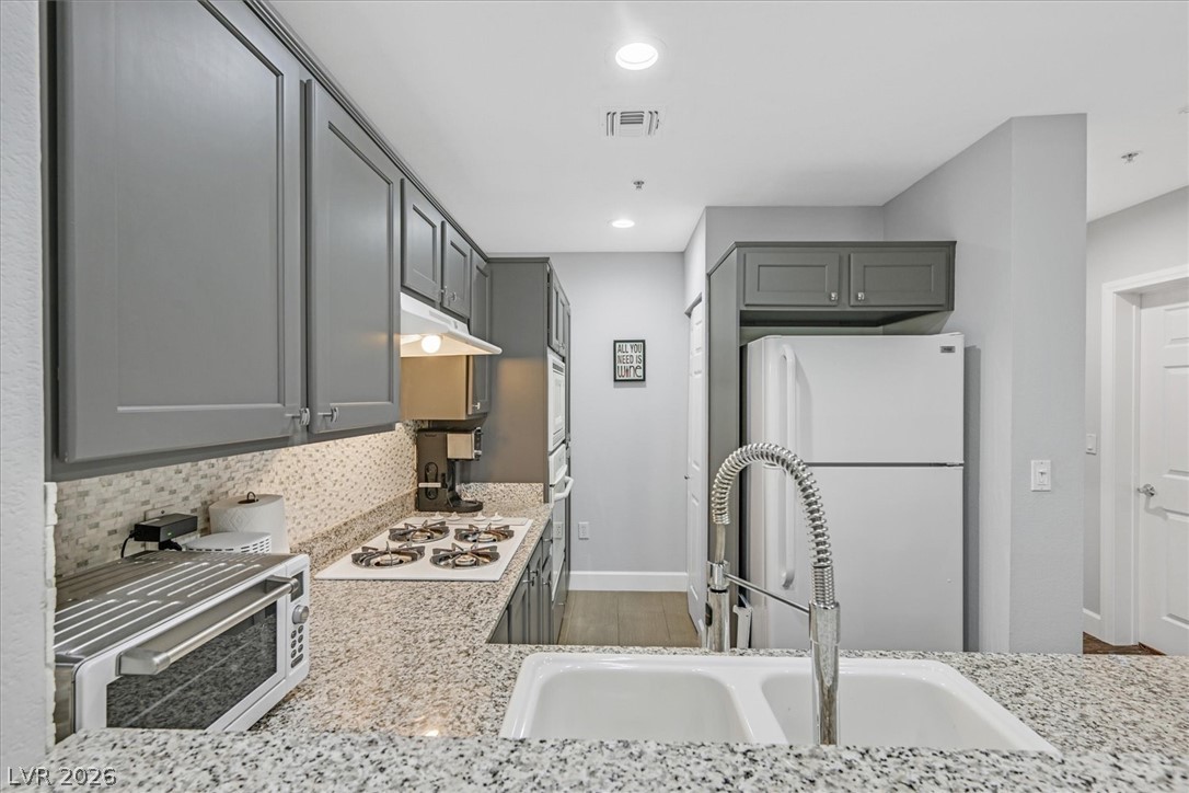 Photo 8 of 36, 59 E Agate Avenue #206
