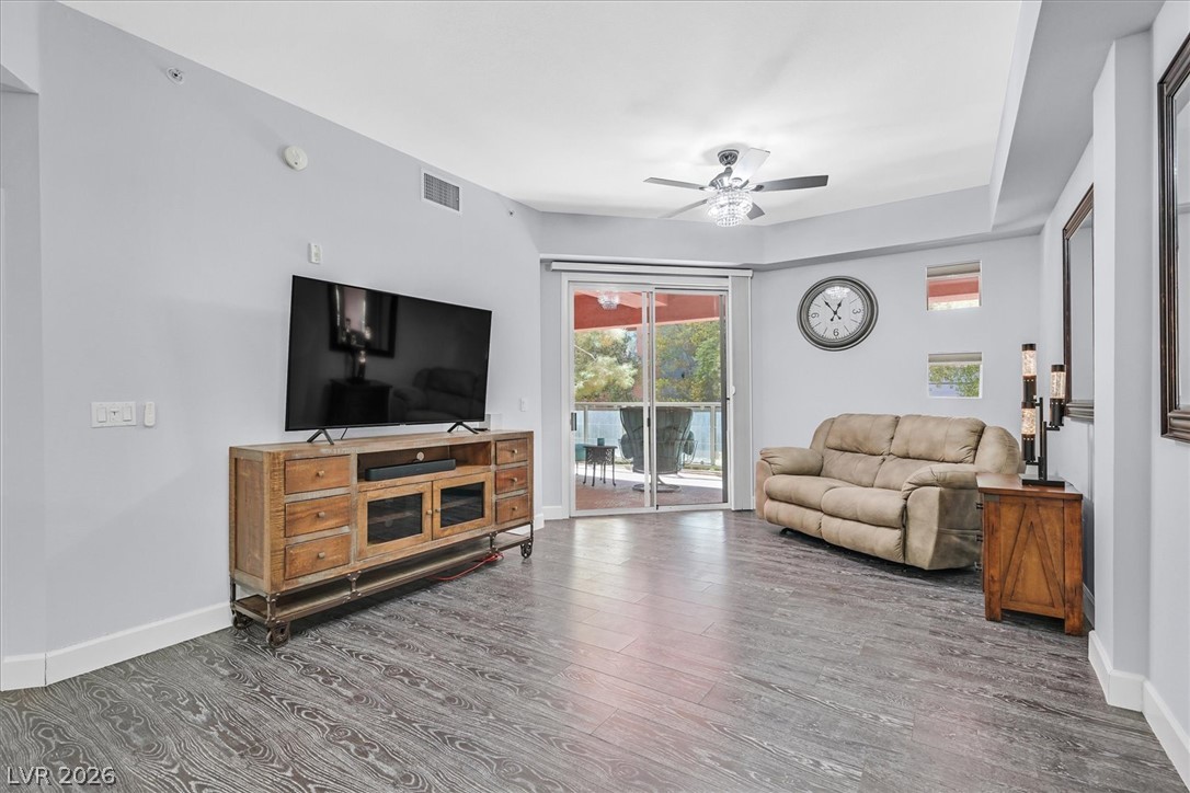 Photo 11 of 36, 59 E Agate Avenue #206
