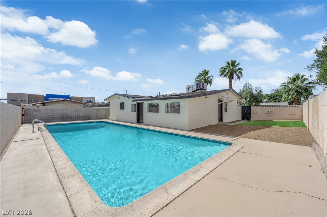 Photo 30 of 34, 4112 Las Lomas Avenue