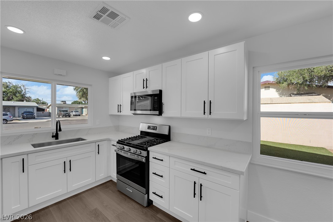 Photo 13 of 34, 4112 Las Lomas Avenue