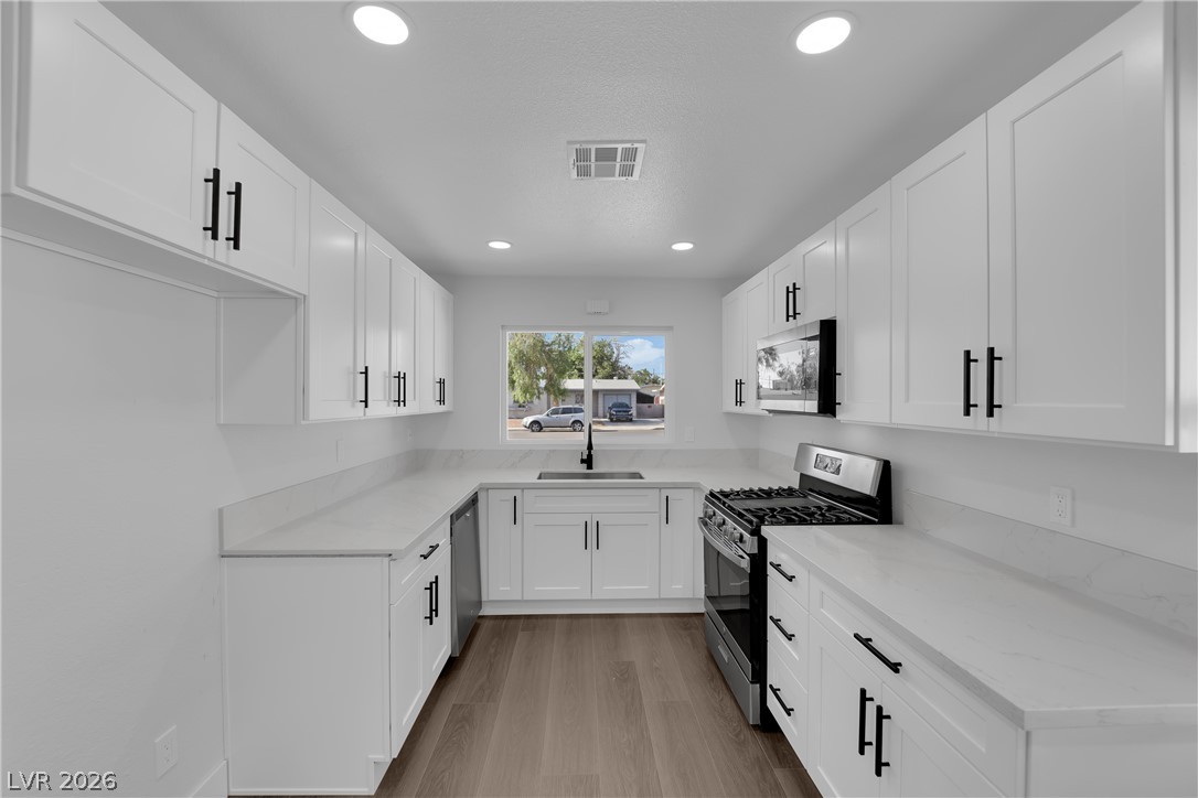 Photo 14 of 34, 4112 Las Lomas Avenue
