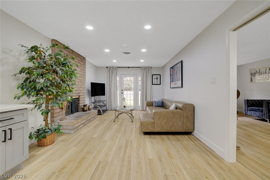 Photo 8 of 33, 4273 Hazelcrest Drive