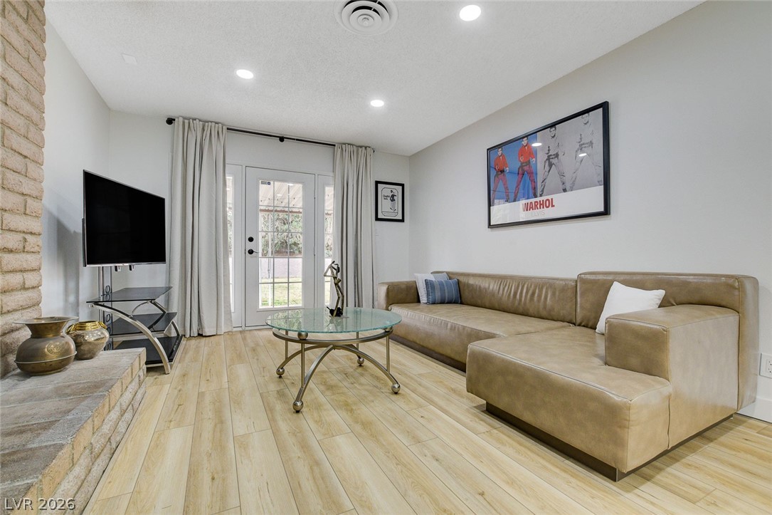Photo 10 of 33, 4273 Hazelcrest Drive