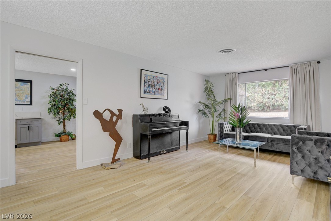Photo 13 of 33, 4273 Hazelcrest Drive