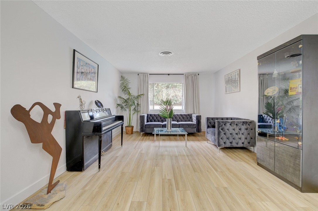 Photo 14 of 33, 4273 Hazelcrest Drive