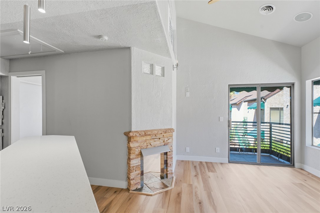 Photo 10 of 35, 440 Elm Drive #204