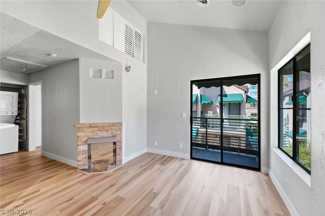 Photo 11 of 35, 440 Elm Drive #204