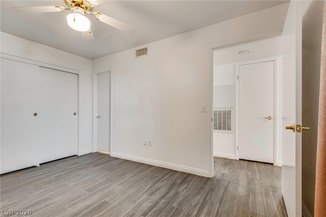 Photo 16 of 26, 7950 W Flamingo Road #2052