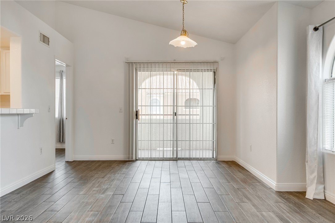 Photo 7 of 26, 7950 W Flamingo Road #2052