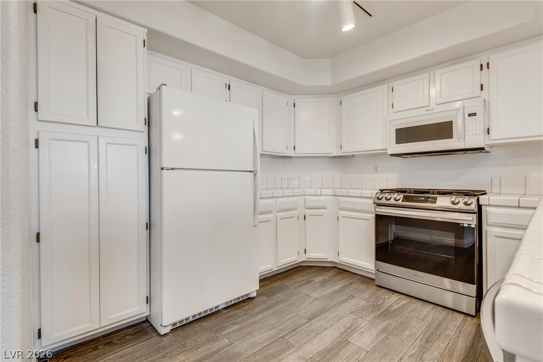 Photo 8 of 26, 7950 W Flamingo Road #2052