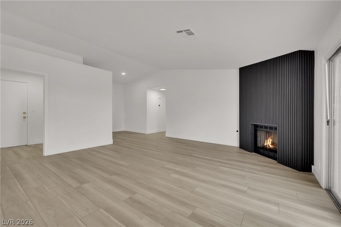 Photo 8 of 25, 908 Sunnyfield Way