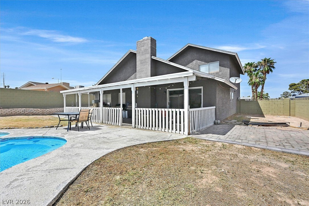 Photo 7 of 25, 4301 El Esteban Way
