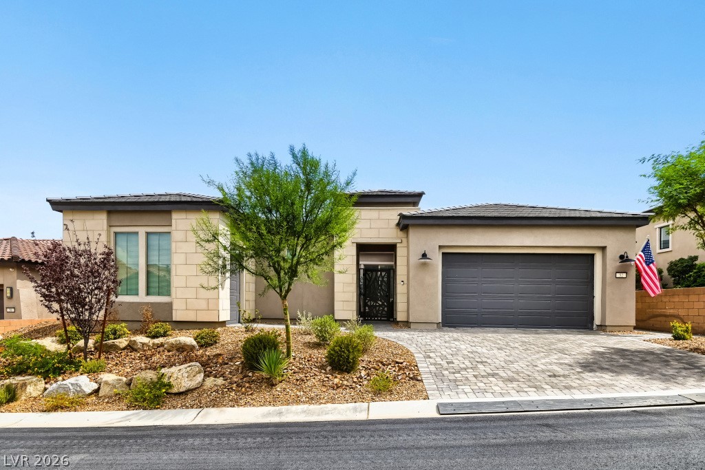 Photo 7 of 39, 52 Thorn Creek Street