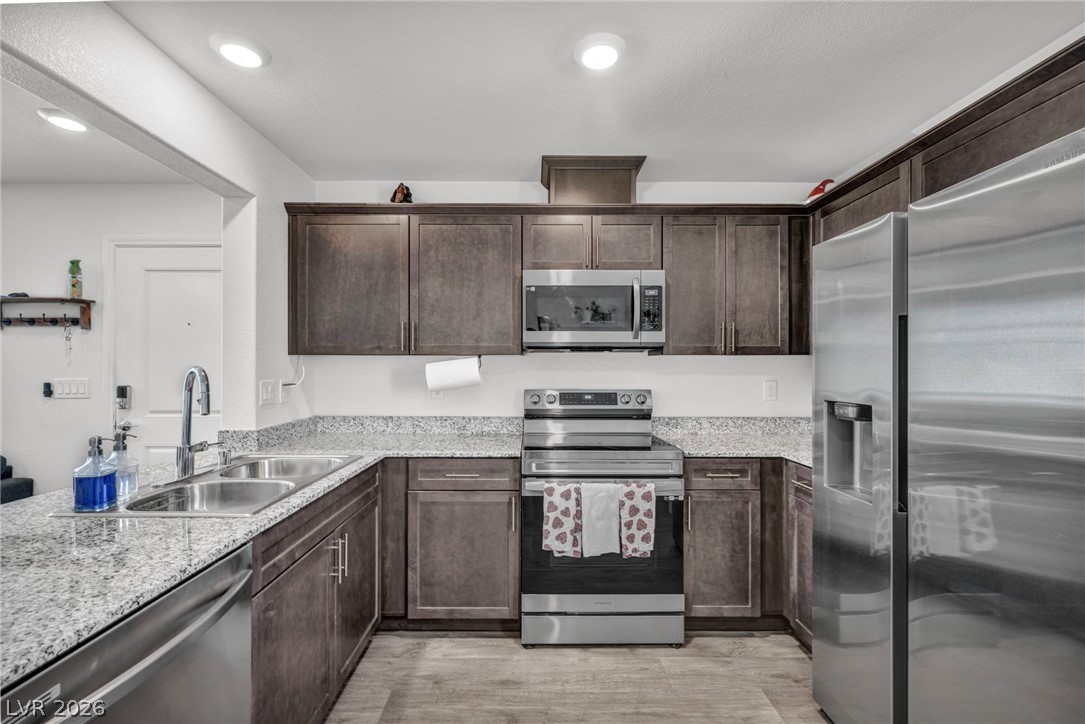2742 Champagne Gold Avenue, North Las Vegas 89086