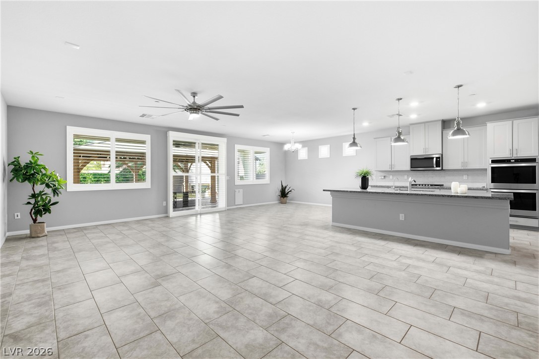 Photo 6 of 40, 6125 Steinway Avenue