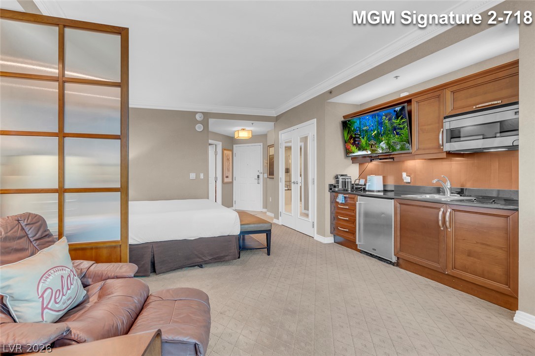 Photo 18 of 41, 135 E Harmon Avenue #218