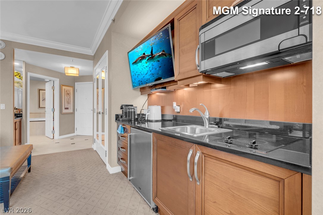 Photo 25 of 41, 135 E Harmon Avenue #218