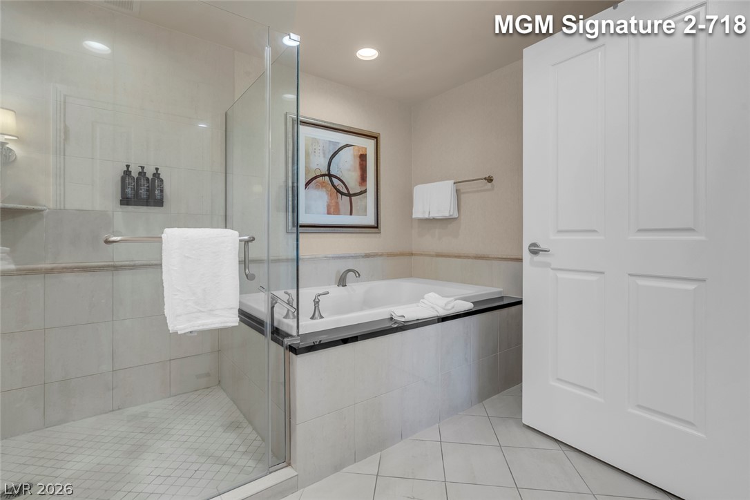 Photo 33 of 41, 135 E Harmon Avenue #218