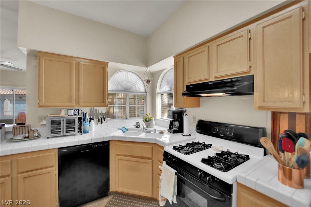 Photo 11 of 33, 2251 Wigwam Parkway #2111
