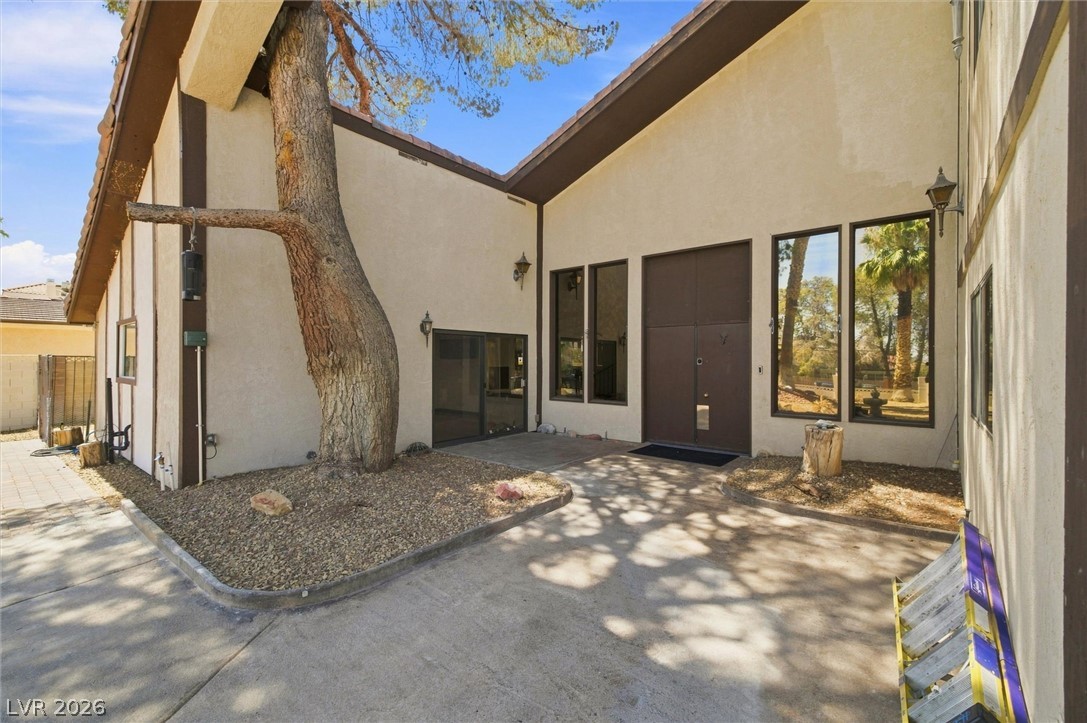 Photo 3 of 3075 Rosanna Street