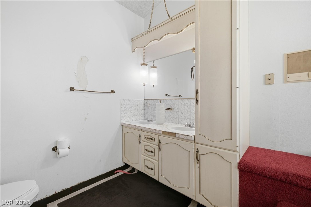 Photo 19 of 48, 3075 Rosanna Street
