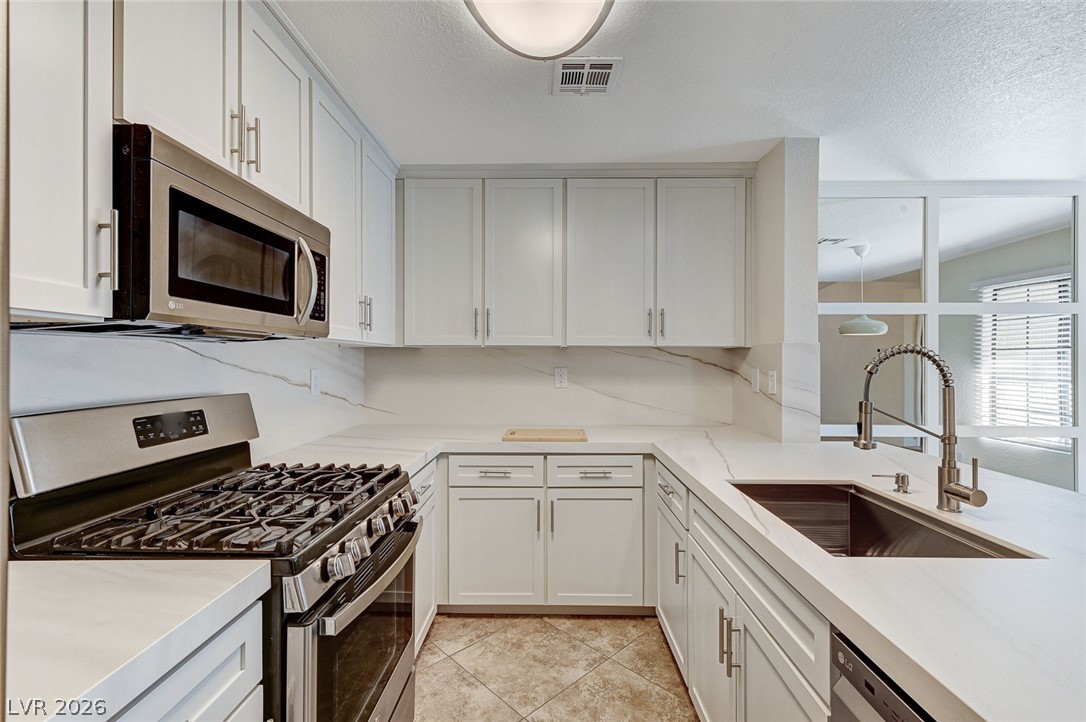 Photo 15 of 37, 2633 S Durango Drive #201