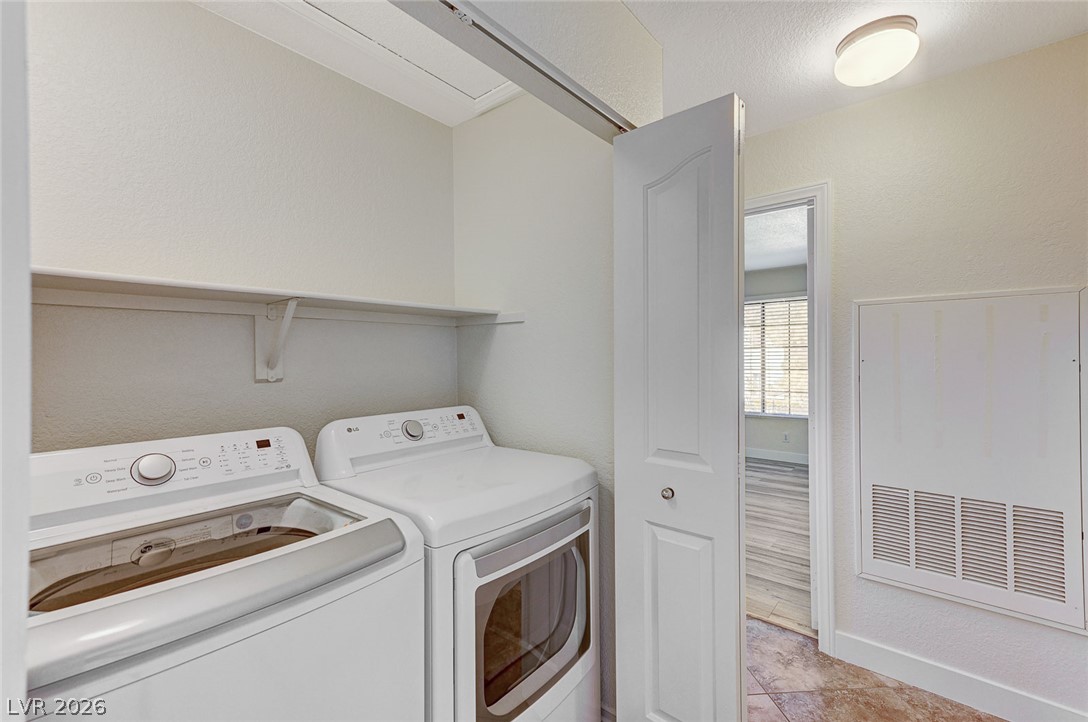 Photo 21 of 37, 2633 S Durango Drive #201