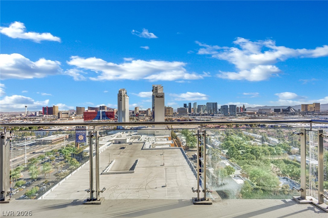 Photo 39 of 71, 4381 W Flamingo Road #2022