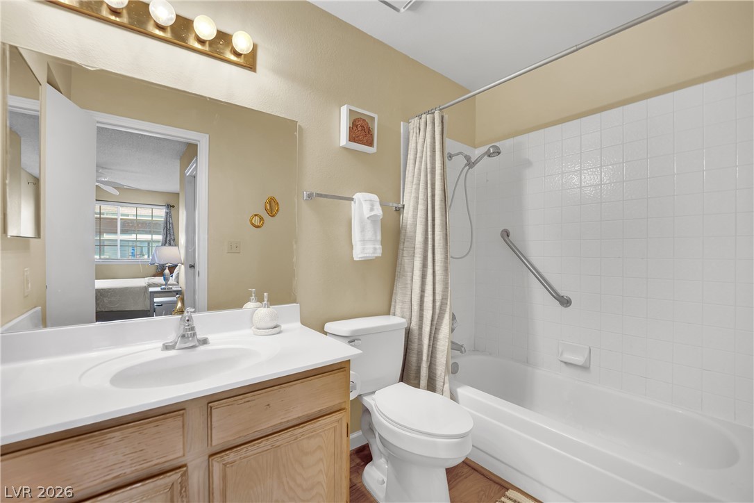 Photo 8 of 25, 5340 Rod Court #102