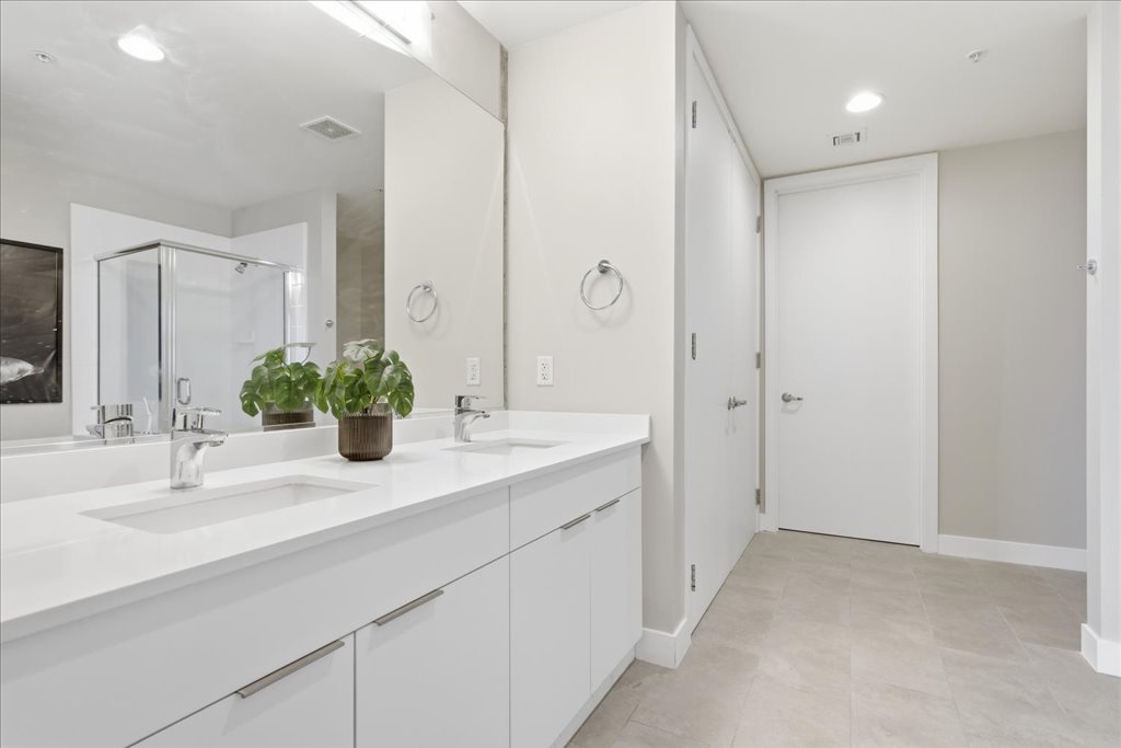 Photo 23 of 45, 353 E Bonneville Avenue #630