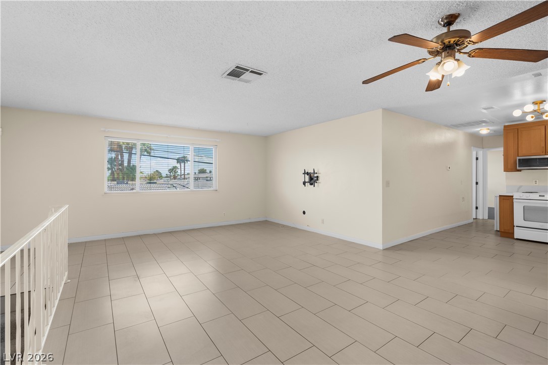 Photo 15 of 30, 4734 Roberta Street #4