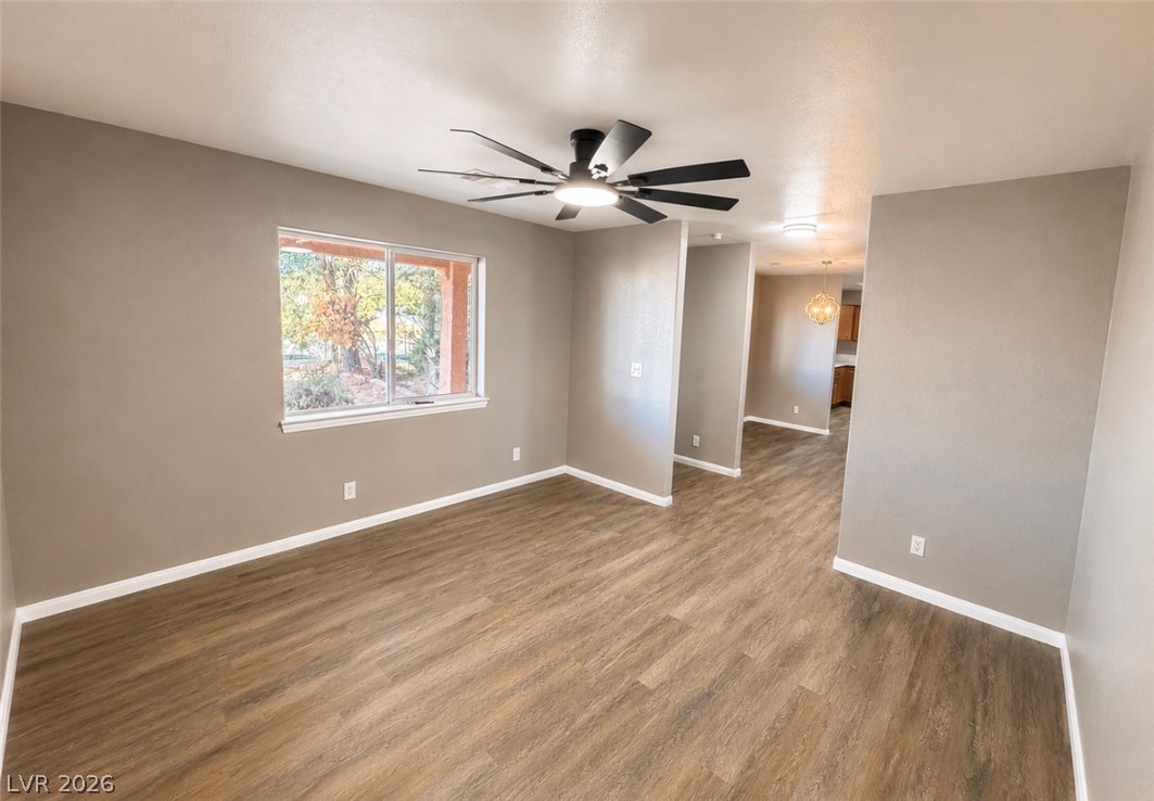 Photo 9 of 35, 1700 W Hickory Street