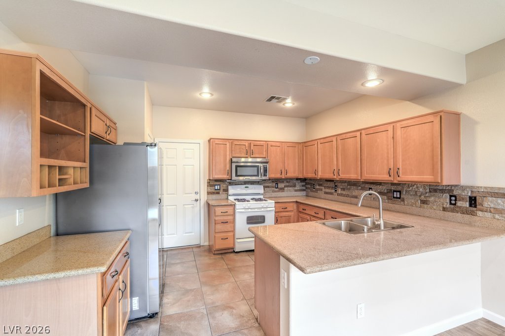 Photo 16 of 40, 8684 Rowland Bluff Avenue