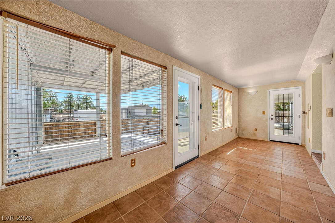 Photo 34 of 56, 1921 Las Casitas Street