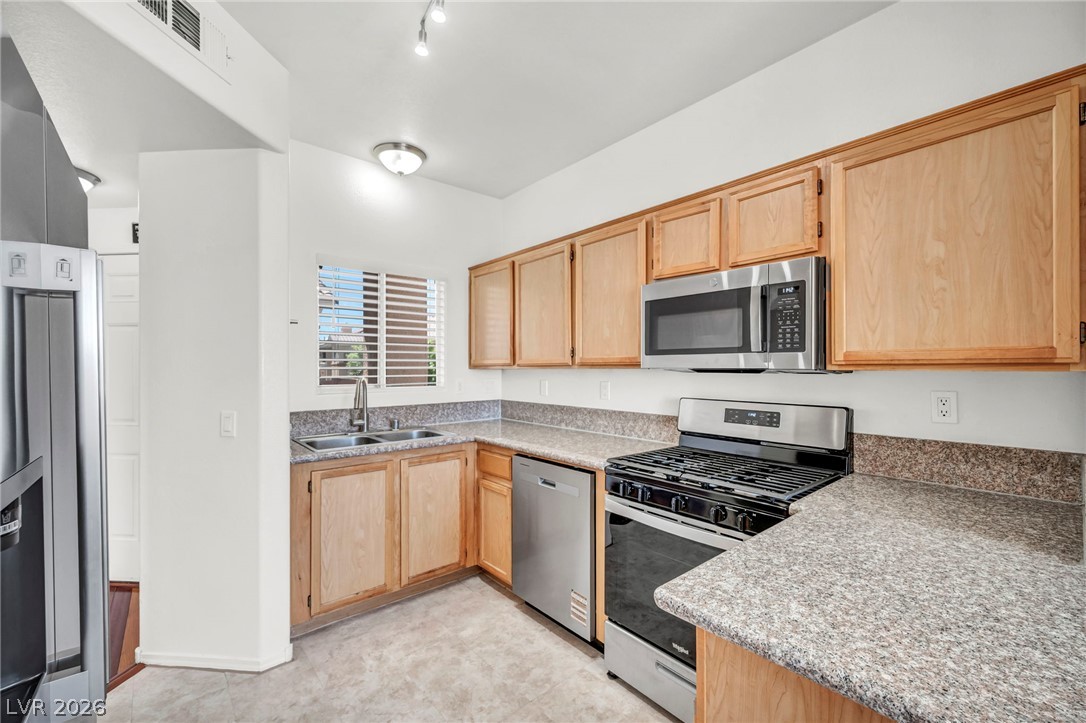 Photo 12 of 34, 1050 E Cactus Avenue #2088