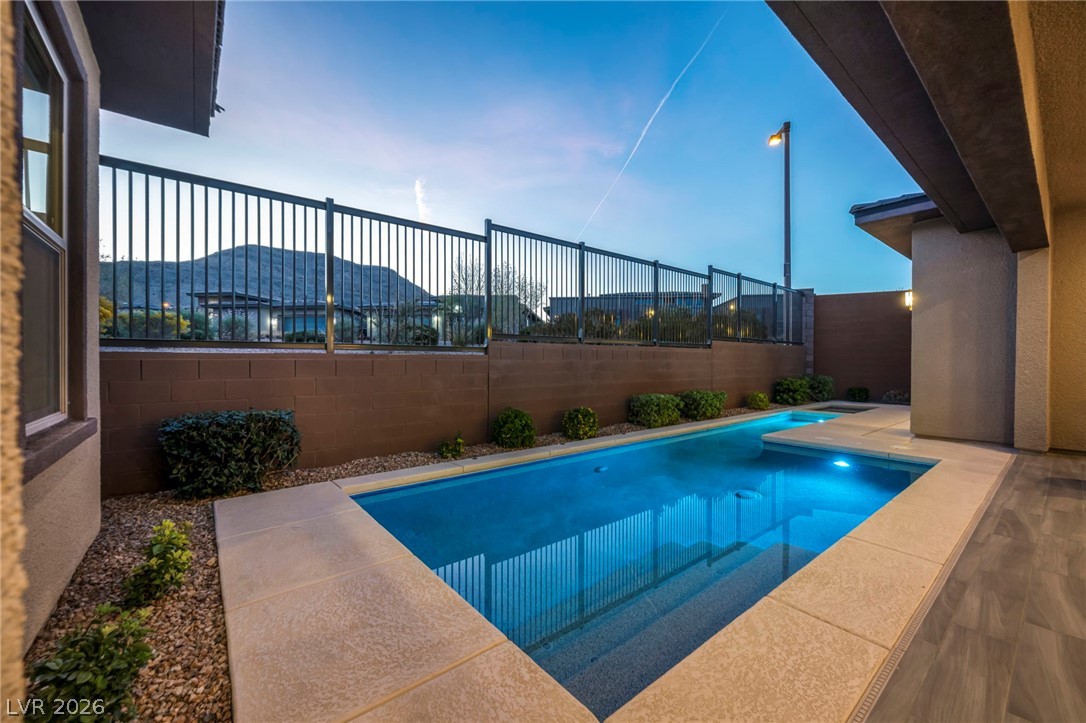 Photo 5 of 6675 DESERT CRIMSON Street