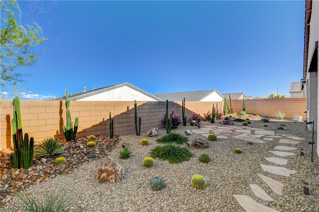 Photo 5 of 9006 Coastal Oaks Street