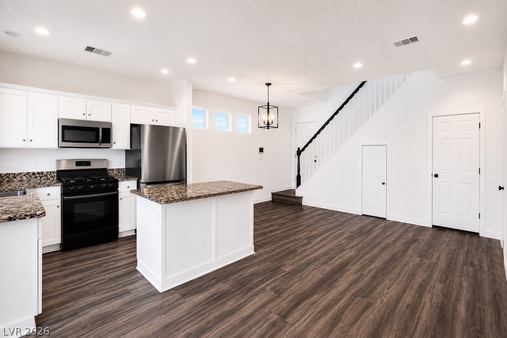 Photo 9 of 37, 3508 Harbor Tides Street