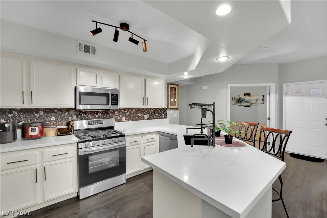 Photo 6 of 32, 6908 Dorita Avenue #102