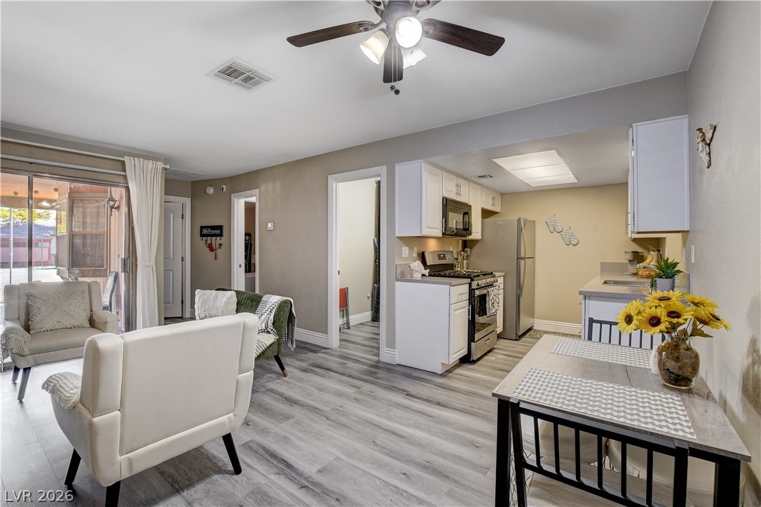 Photo 10 of 32, 445 N Lamb Boulevard #C