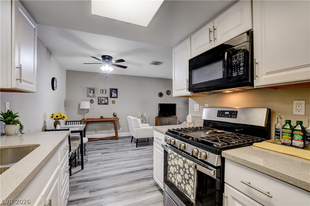 Photo 16 of 32, 445 N Lamb Boulevard #C