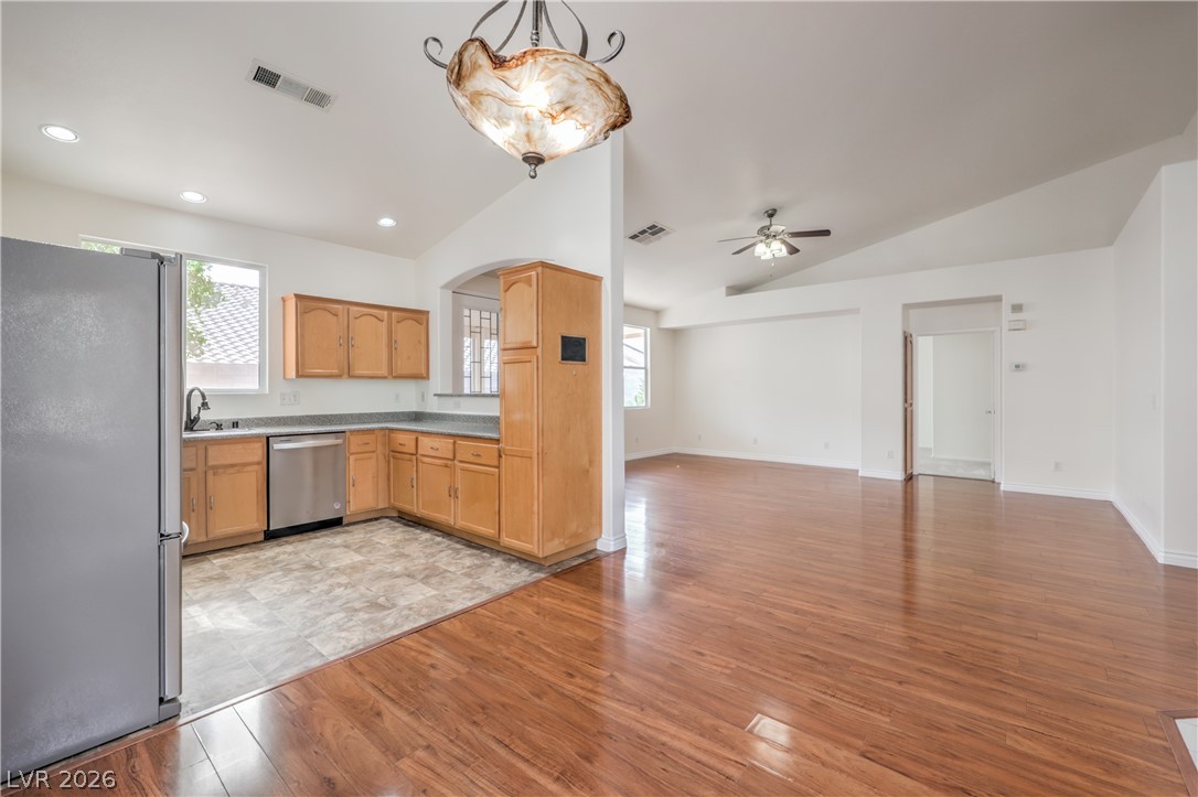 Photo 5 of 202 Twin Creek Street