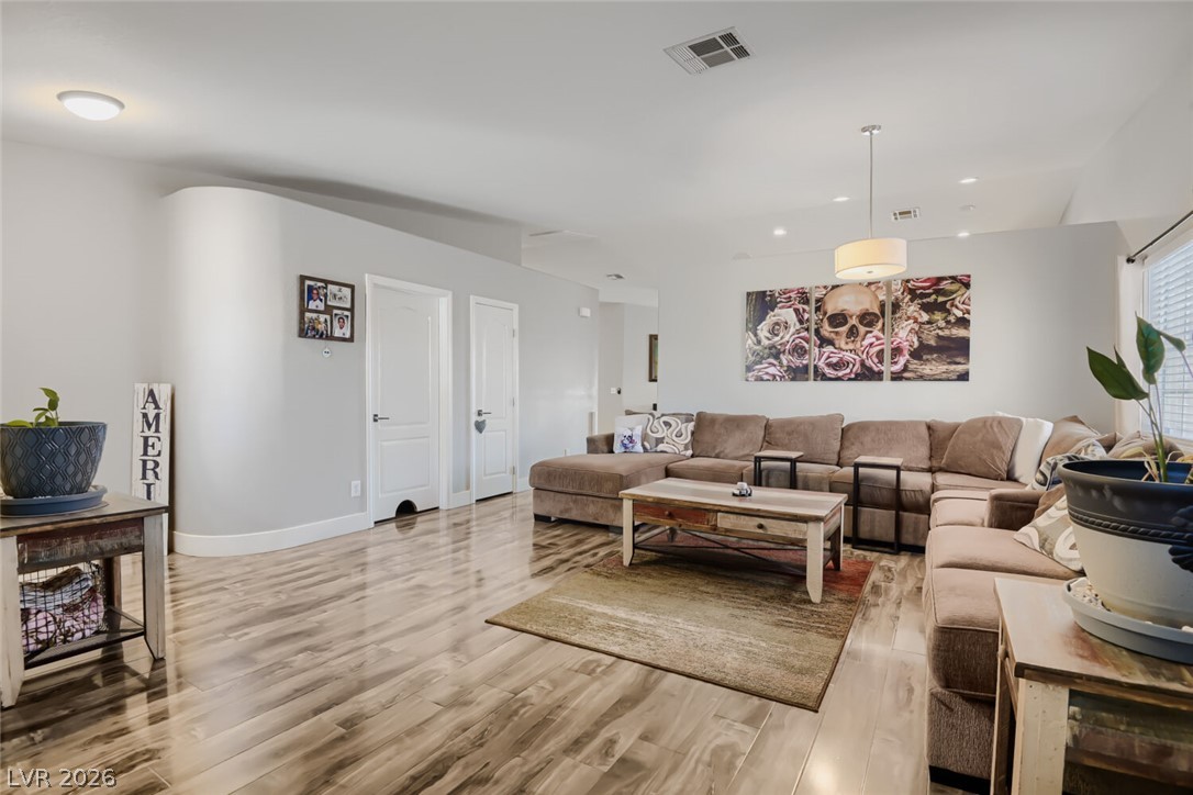 Photo 7 of 29, 5218 Willowdale Court