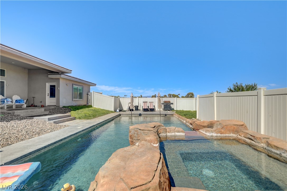 Photo 3 of 1110 Heyer Street