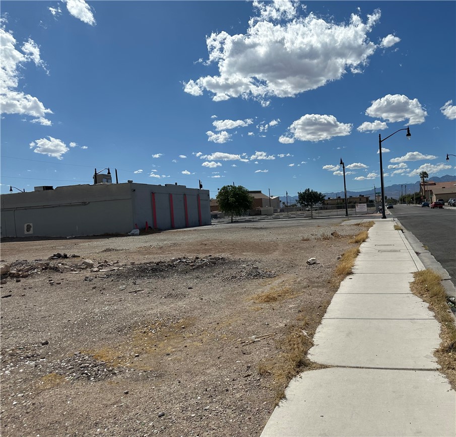 Photo 2 of 317 W Monroe Avenue