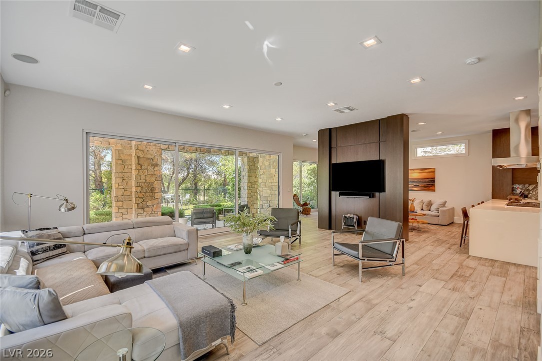Photo 27 of 99, 11827 Oakland Hills Drive