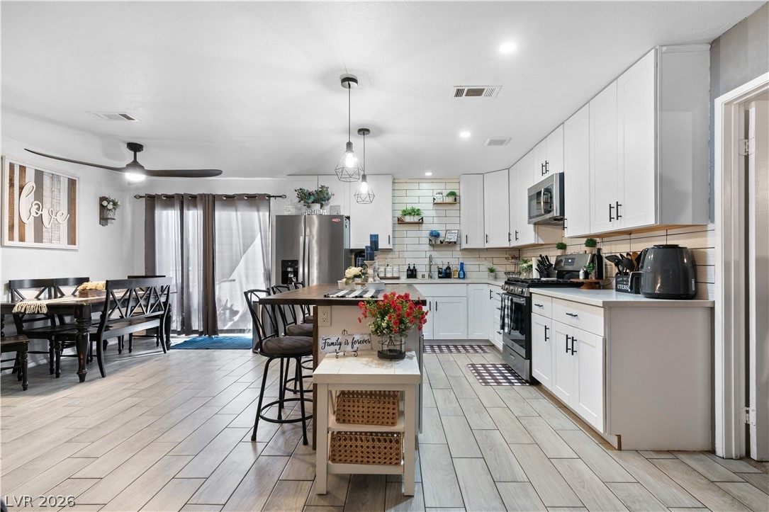 Photo 8 of 30, 4664 El Canasta Way
